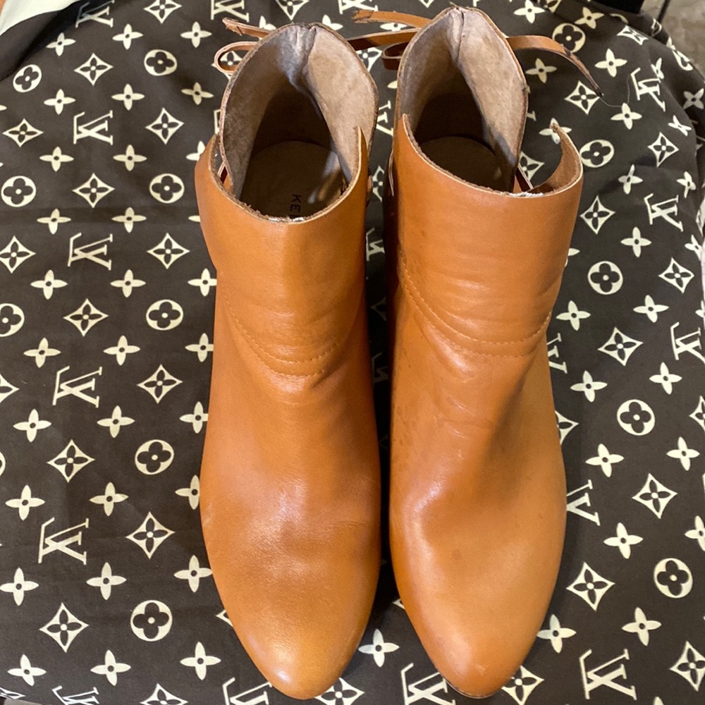 Kelsi Dagger women boots size 9